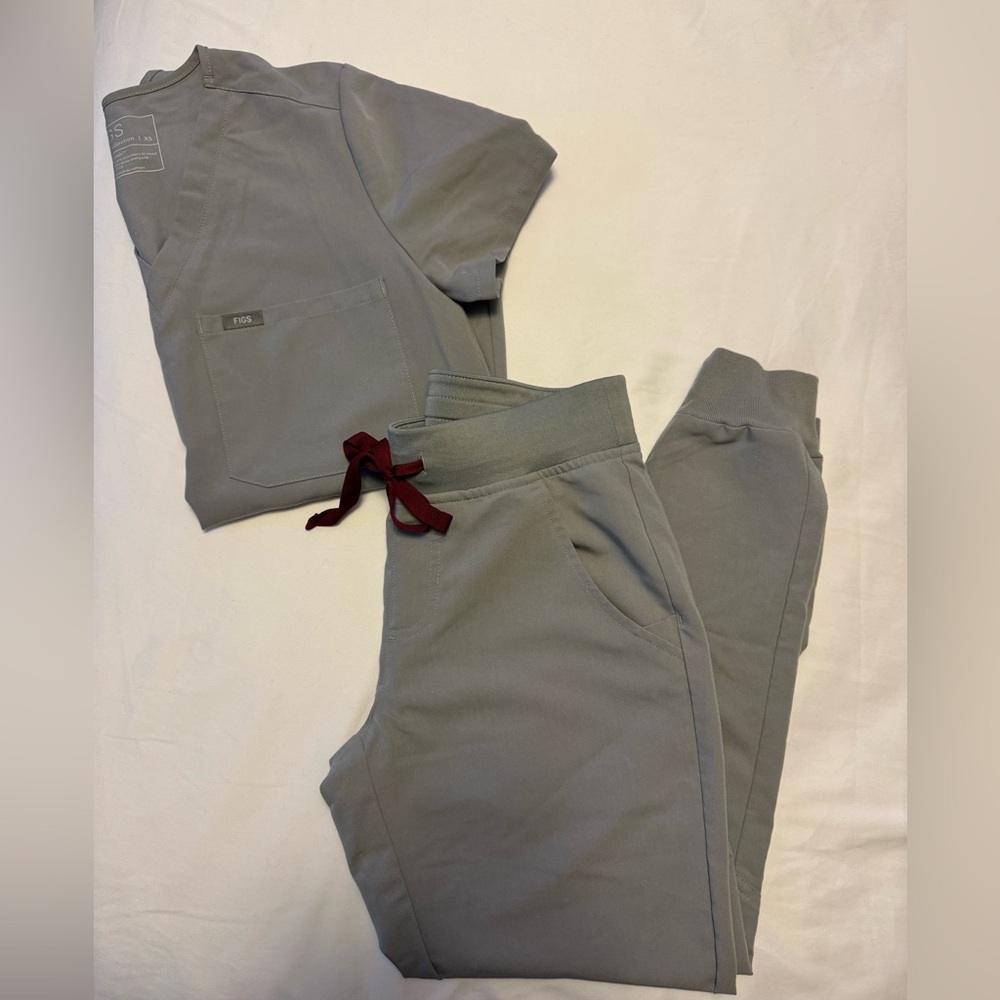 Figs Cement scrub set. Catarina top XS, Zamora joggers XSP.